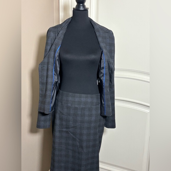 Banana Republic Charcoal Grey Plaid Skirt Suit - Blazer & Fluted Skirt Set Sz 6 - Picture 9 of 12